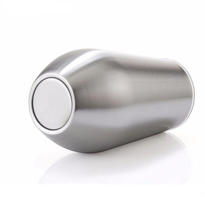 O projeto novo isolou copos do vinho com tampas, capacidade pequena isolada da caneca do vinho